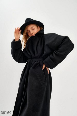 Черное удлиненное пальто
