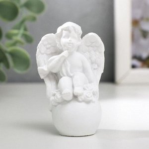 Фигурка полистоун «Белоснежный ангел на шарике», 6.2x4x2.5 см, МИКС