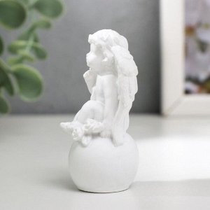 Фигурка полистоун «Белоснежный ангел на шарике», 6.2x4x2.5 см, МИКС