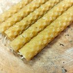 Свеча из вощины 13 см, с Ромашкой (регенерация энергетики)