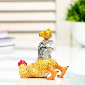 Сувенир полистоун миниатюра "Петя-петушок играет с цыплёнком" 8х6х9,5 см