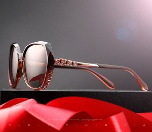 Женские солнцезащитные очки стрекоза в защитном чехле, коричневые линзы, коричневая оправа, дужки с интересным узором, коричневые заушники