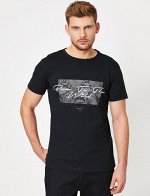 Черная футболка