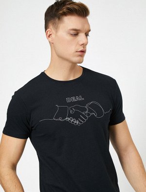 Черная футболка