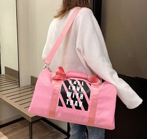 Спортивная сумка, с принтом, надпись "Fall love with trav",  цвет розовый
