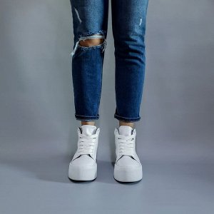 Белые кожаные ботинки COOL