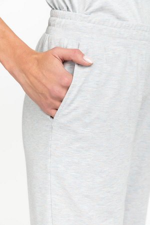 Брюки Длинные брюки из трикотажного хлопкого полотна с эластаном. Пояс с эластичной резинкой, два боковых кармана.Низ брюк оформлен манжетами. Рост модели 177 см.
Цвет: светло-серый
Состав: 80% хлопок
