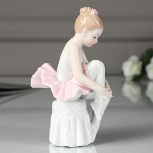 Сувенир керамика "Малышка-балерина в пачке с розовой юбкой на пуфике" 13х8х8.5 см