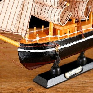Корабль сувенирный малый «Илия», борта чёрные, паруса бежевые с полосами, 5,5x23,5x23,5 см