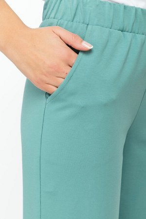 Брюки Комфортные укороченные брюки из хлопкового полотна с эластаном. Свободный силуэт, эластичный пояс, карманы по бокам. Рост модели 170
Цвет: мятный
Состав: 92% хлопок, 8% эластан