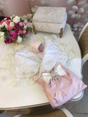 Летний конверт-одеяло на выписку "Принцесса" (розовый с молочным кружевом)