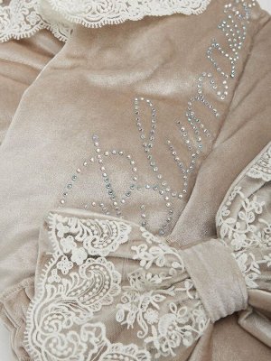 Зимний Конверт-одеяло на выписку "Блюмарим" (бежевый с молочным кружевом, стразами и бантом)