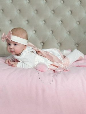 Комплект на выписку "Принцесса" комбинезон и платье РОЗЫ (молочное с розовым кружевом)