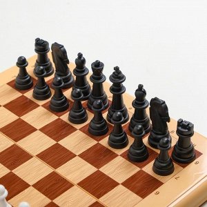 Шахматы настольные, 32x32 см, доска и фигуры пластик, h-от 4 до 7 см, d=2.6 см