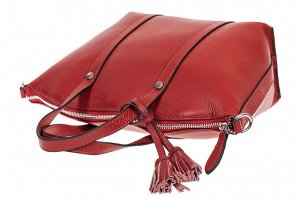 Небольшая сумка-трапеция из натуральной кожи с подвеской-кисточкой, цвет красный