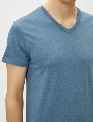 футболка Материал: %50 Хлопок, %50  Полиэстер Параметры модели: рост: 189 cm, грудь: 99, талия: 75, бедра: 99 Надет размер: M
