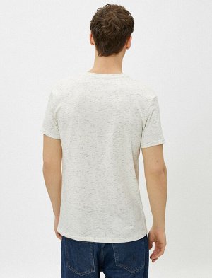 футболка Материал: %90 Полиэстер, %10 вискоз Параметры модели: рост: 188 cm, грудь: 99, талия: 79, бедра: 0 Надет размер: M