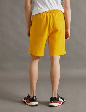 шорты Материал: %100 Хлопок Параметры модели: рост: 188 cm, грудь: 94, талия: 77, бедра: 0 Надет размер: 42