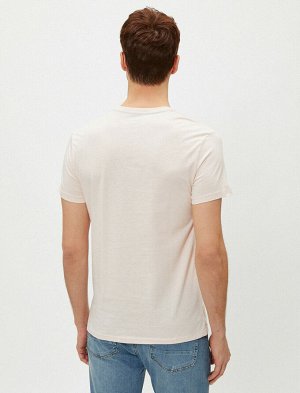 футболка Материал: %70  Полиэстер, %30 Хлопок Параметры модели: рост: 189 cm, грудь: 99, талия: 75, бедра: 99 Надет размер: M