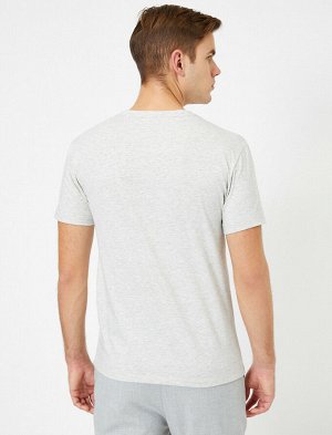 футболка Материал: %95 Хлопок, %5 Эластан Параметры модели: рост: 189 cm, грудь: 98, талия: 75, бедра: 95 Надет размер: M
