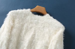 Женский укороченный пушистый свитер, цвет молочный