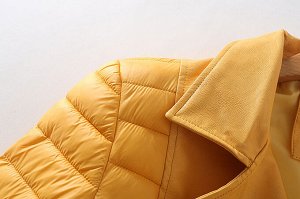Женская куртка со вставками из эко-кожи, цвет желтый