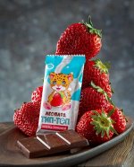 Шоколад молочный Леопард Тип-Топ с клубникой