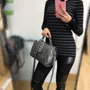 Стильная сумка-саквояж Seo_Mantana с ремнем через плечо из качественной эко-кожи и искусственной замши цвета нежный графит.