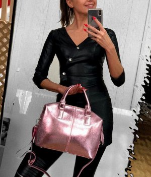 Шикарная сумка-саквояж Leona из натуральной зеркальной кожи пудрового цвета.