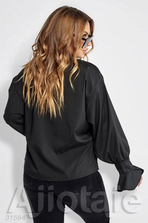 Блузка черного цвета с широкой планкой