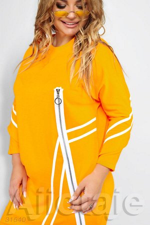 Трикотажное платье оранжевого цвета в спортивном стиле