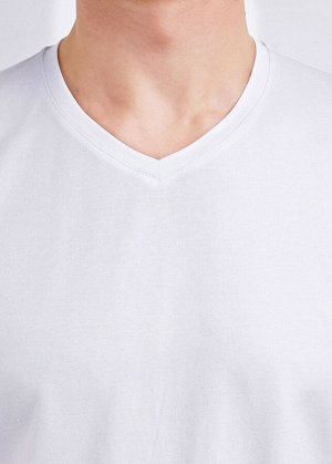 Футболка Состав: 92%Хлопок8%Эластан
Цвет: белый

Стильная базовая футболка с v-образным вырезом горловины из качественного хлопкового полотна. Отличный вариант для повседневной носки в комплекте с брю
