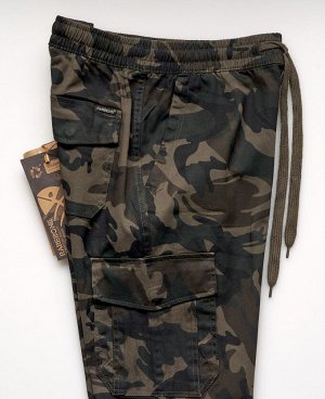 Джинсы Мужские брюки с манжетами по низу брючин, изготовлены из качественной х/б ткани с добавлением небольшого количества эластана. Имеют два задних кармана с клапанами на кнопках, удобные передние к