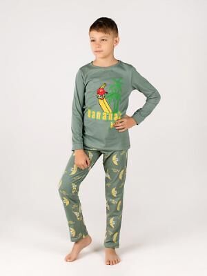 Пижама Характеристики: 100% хлопок
Пижама выполнена из мягкого хлопкового материала и состоит из футболки с длинным рукавом и брюк. Данная модель отличается свободным кроем, не сковывающим движений, ч