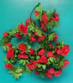Лиана роза чайная 1,9м бутон 4 см цвет красный