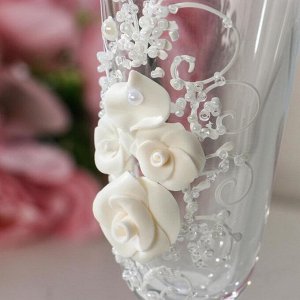 Набор свадебных бокалов "Розы", с лепниной и бисером, белый