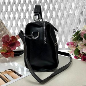 Стильная сумка-саквояж Amaretto с ремнем через плечо из качественной эко-кожи и искусственной замши чёрного цвета.