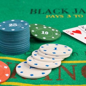 Покер, набор для игры (карты 2 колоды, фишки с номин. 100 шт, сукно 40х60 см)