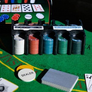 Набор для игры в покер: 2 колоды карт, фишки 200 шт, сукно 60x90 см