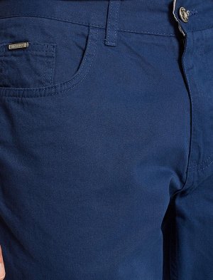 брюки Материал: %100 Хлопок Параметры модели:  рост: 189 cm, грудь: 98, талия: 78, бедра: 94 Надет размер: 42