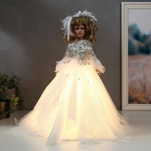 Кукла коллекционная керамика "Констанция в белом платье с перьями", свет, 45 см