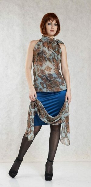Блуза Красивая блуза струящегося-прямого силуэта, модель американка, выполнена из легкого шифонового полотна прозрачно-бирюзового цвета. Изящный ворот стойка на завязках, фиксирует блузу на шее объемн