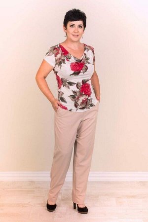 Блуза Красивая блуза из трикотажного полотна. Модель качеля. Расцветка большие розы на белом. Рукав короткий. Длинна 60 см. Размер с 44 по 62. Рост модели 168 см. на ней майка, размер 50. Материал три