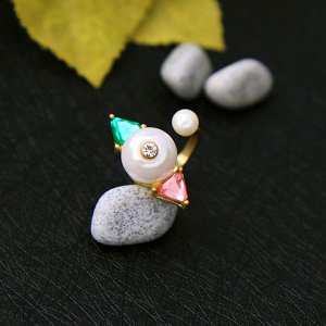 Кольцо со вставками из искусственного жемчуга и разноцветных камней