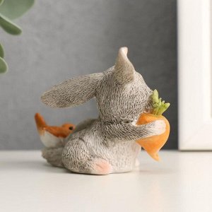 Сувенир полистоун миниатюра &quot;Зайка с морковкой с птичкой на хвосте&quot; 5х4,5х6,5 см