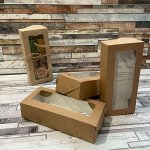 Подарочная коробка из крафт картона с окошком