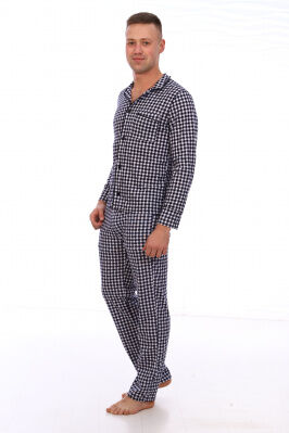 Пижама Состав: хлопок
Мужская пижама на пуговицах. Рубашка с длинным рукавом и брюки, стильная клетчатая расцветка.