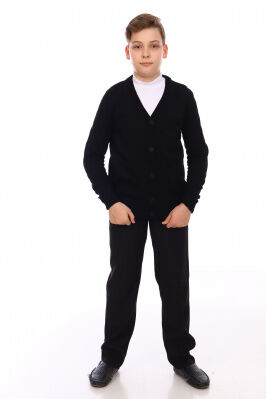 Кардиган Цвет: черный; Состав: акрил 100%; Материал: трикотажное полотно
Школьный кардиган на пуговицах, идеально сочетается с классической рубашкой или водолазкой.