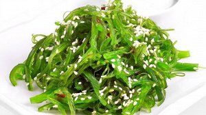 Японский салат из водорослей Чука
