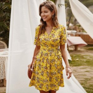 Женское короткое платье на запах, принт "цветы", цвет желтый